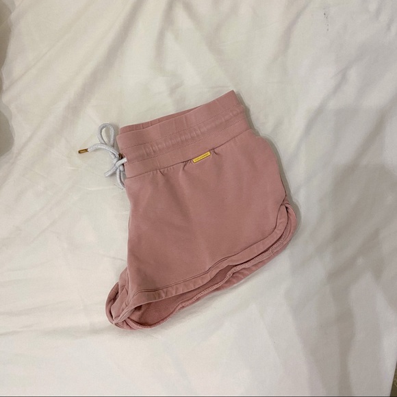 CleoHarper Sports bra & matching shorts - Picture 3 of 3